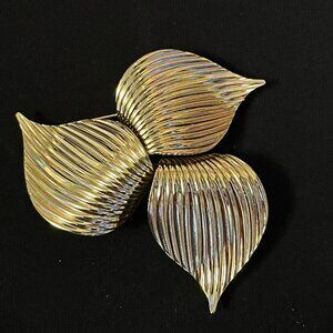 Sarah Coventry “Trillium” Brooch (1969) – Excellent Cond - Stamped Sarah Cov